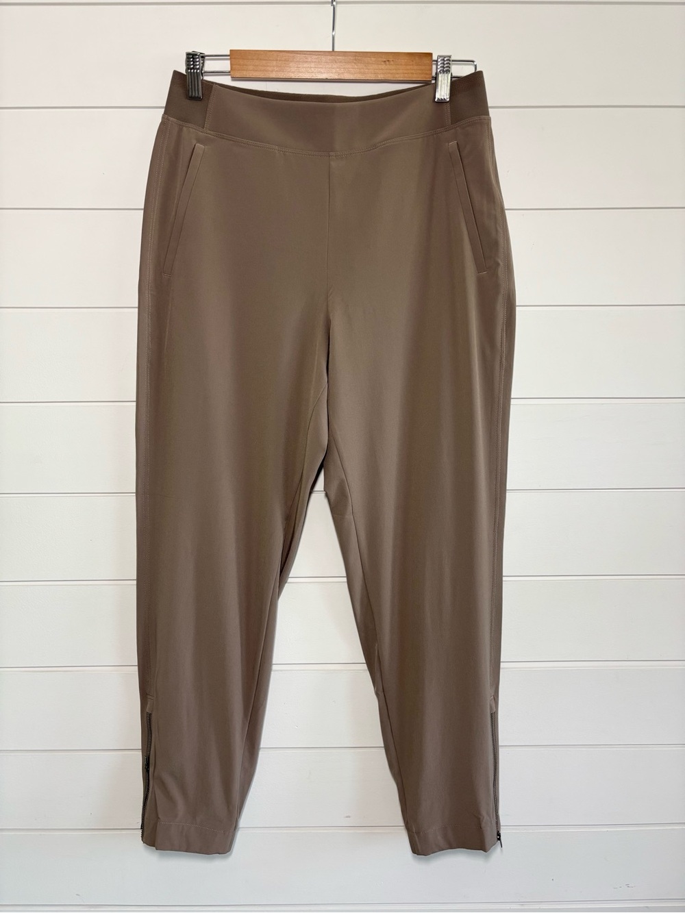 Athleta Stellar Taupe Cropped‎ Slim Pull-On Pants Size G